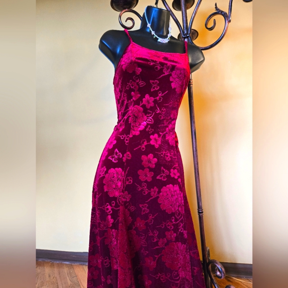 Elegant Red Floral Velvet Dress